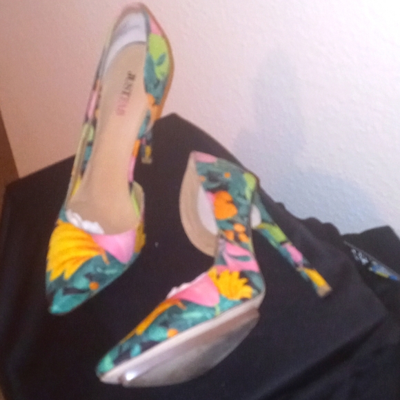 Allegra Floral Pump - Picture 2 of 3